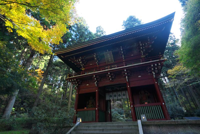 御岩神社の楼門