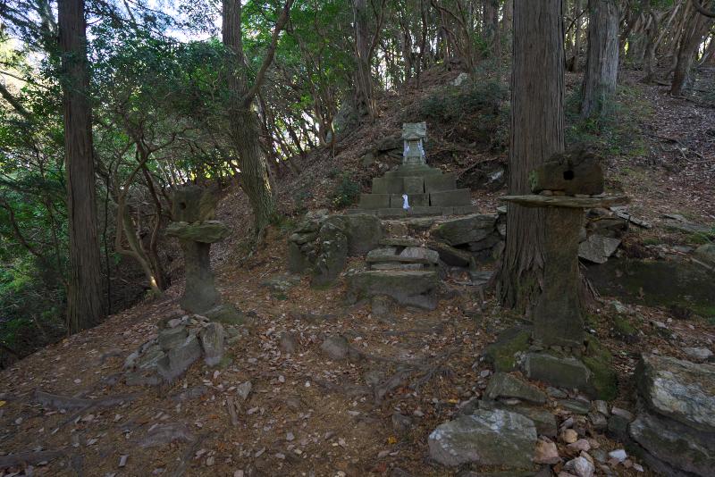 御岩山のはずれに静かに佇む御嶽神社