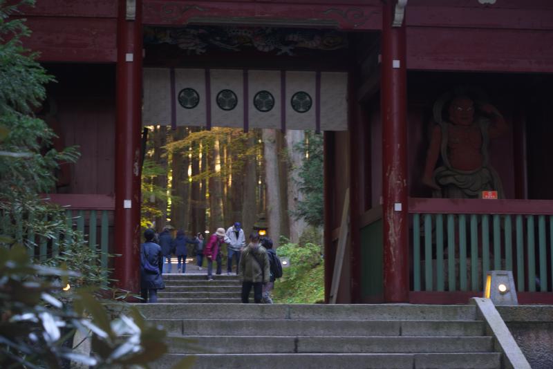 御岩神社の楼門の金剛像
