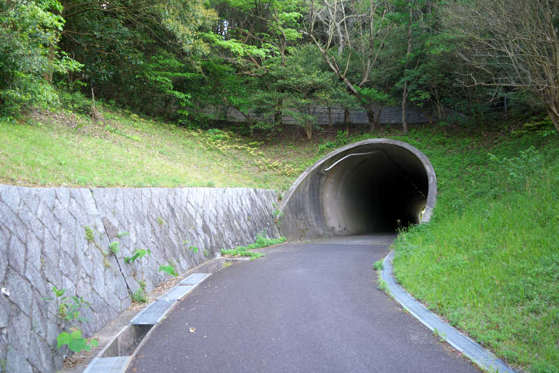 見近島キャンプ場トンネル